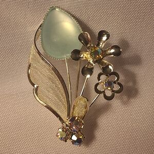 Pretty Floral Pin Vintage Silvertone Brooch w/ Blue Accent AB Stones Mesh Leaves